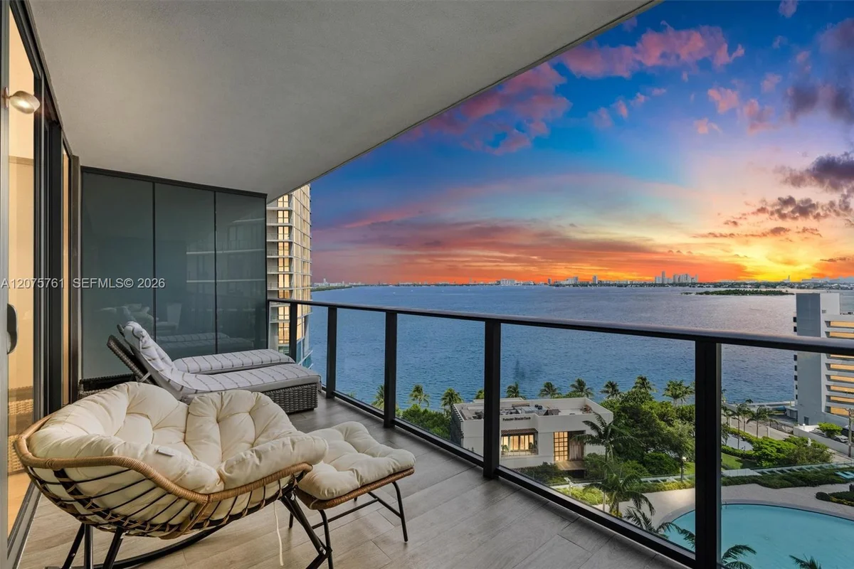 650 NE 32nd St #1203, Miami: photo 1 of 42