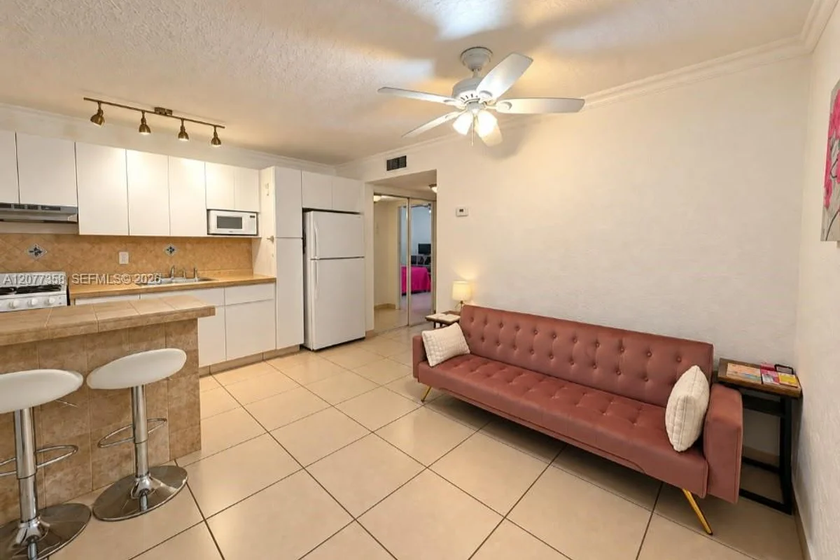 528 Meridian Ave #202A, Miami Beach: photo 1 of 11