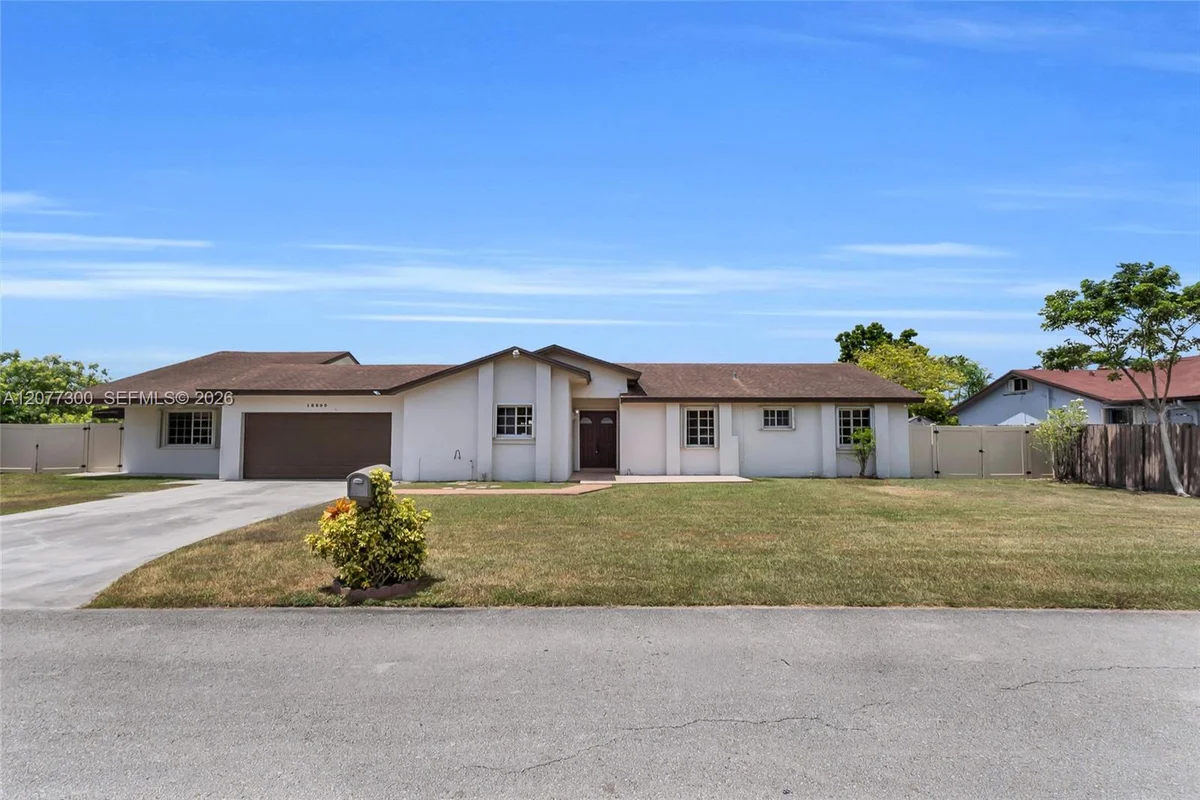 18600 SW 127th Pl, Miami: photo 1 of 41