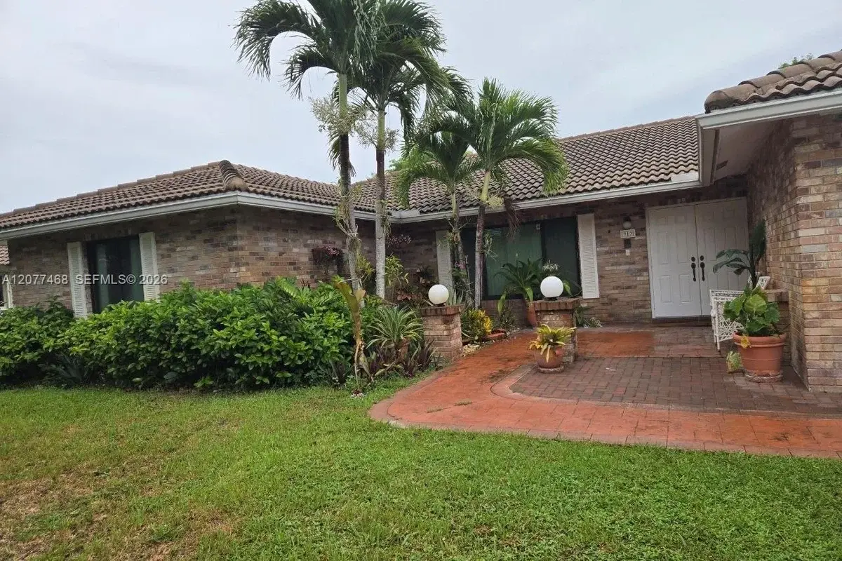 913 NW 110th Ln, Coral Springs: photo 1 of 49
