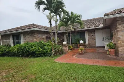 913 NW 110th Ln, Coral Springs: photo 1 of 49