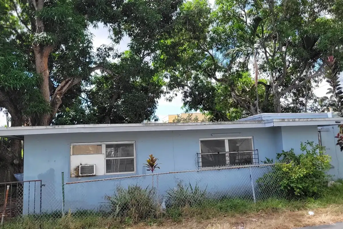 1735 Jackson St, Hollywood: photo 1 of 8