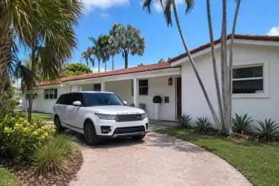 909 N 13th Ct, Hollywood: photo 1 of 29