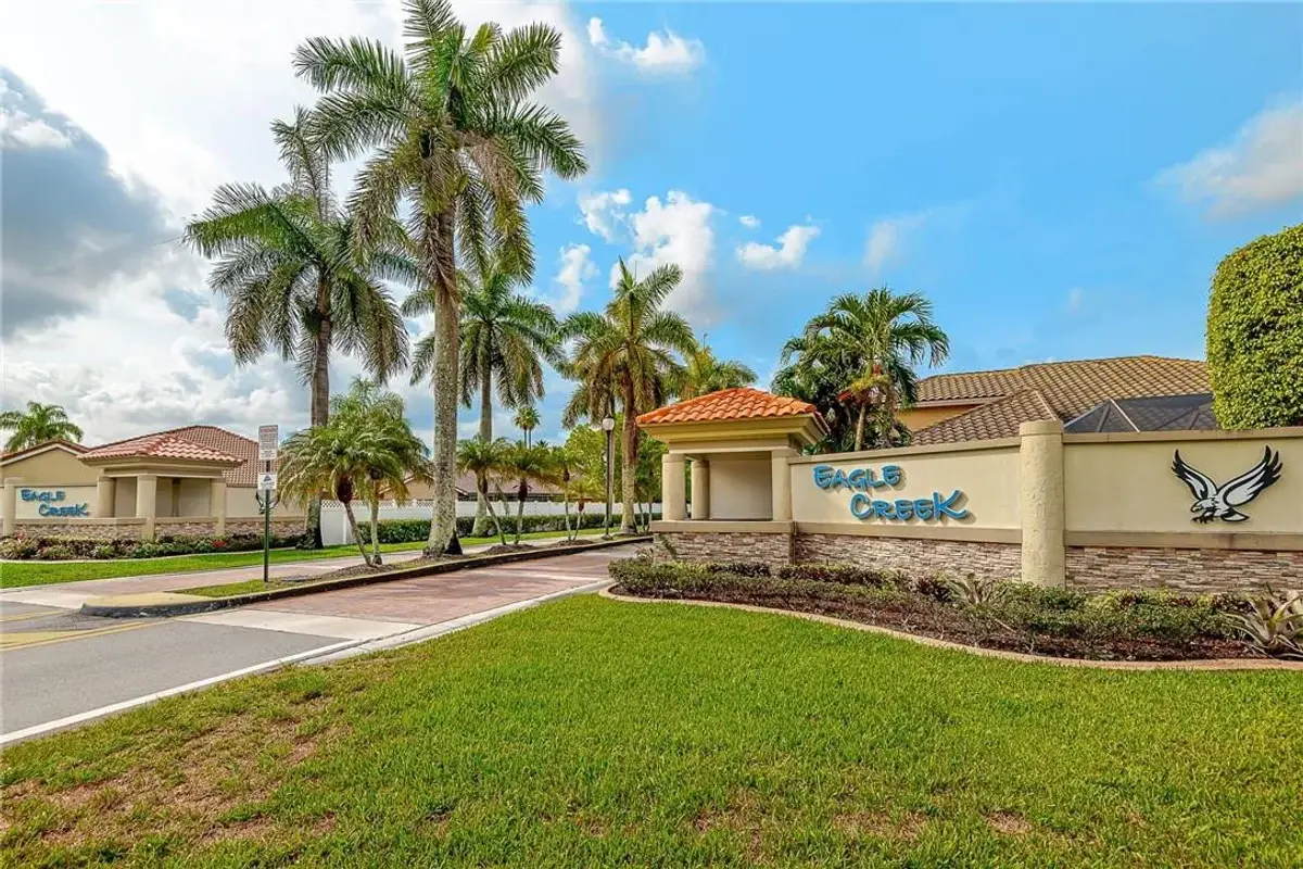 11551 SW 11th St, Pembroke Pines: photo 1 of 34