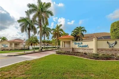 11551 SW 11th St, Pembroke Pines: photo 1 of 34