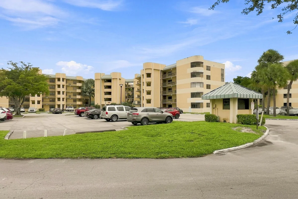 6575 W Oakland Park Blvd #101, Lauderhill: photo 1 of 32