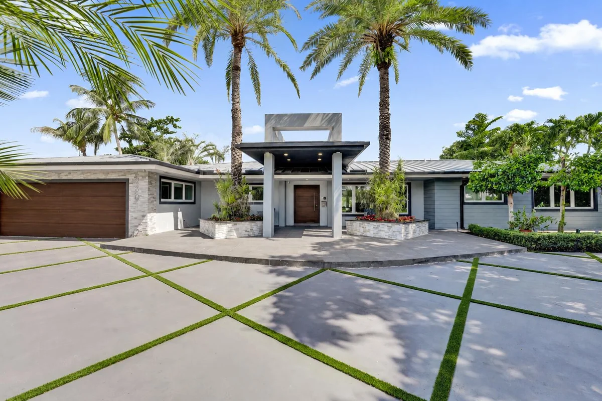 2601 NE 29th St, Fort Lauderdale: photo 1 of 54