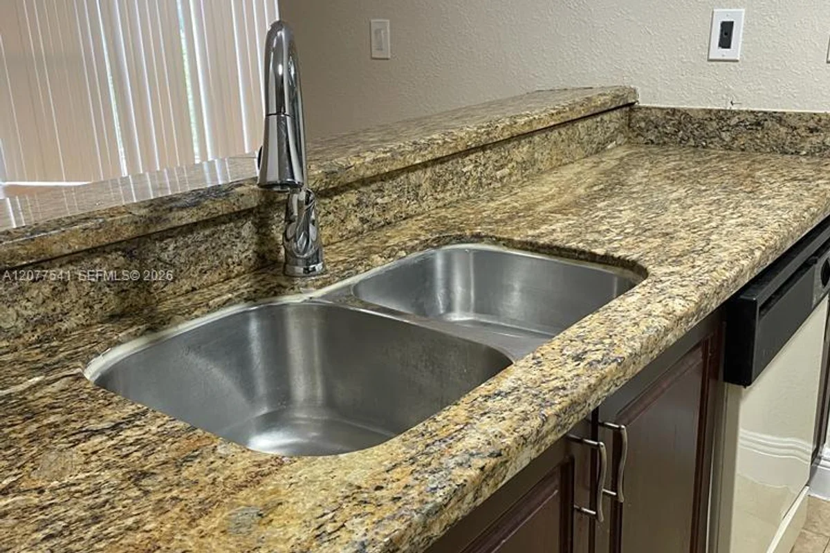 7075 NW 186th St #C505, Hialeah: photo 1 of 12