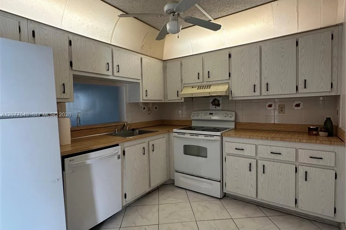 1830 SW 81st Ave #4310, North Lauderdale: photo 1 of 27