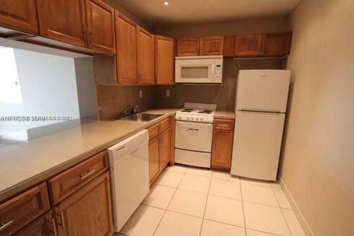 5775 W 20th Ave #406, Hialeah: photo 1 of 4
