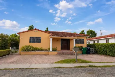 6488 SW 25th St #1, Miami: photo 1 of 5