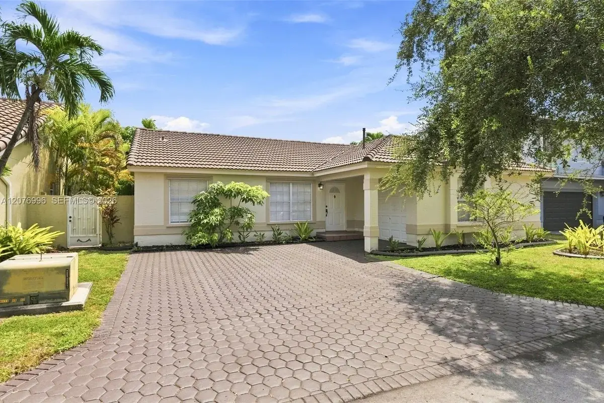 19181 NW 89th Ave #1, Hialeah: photo 1 of 40