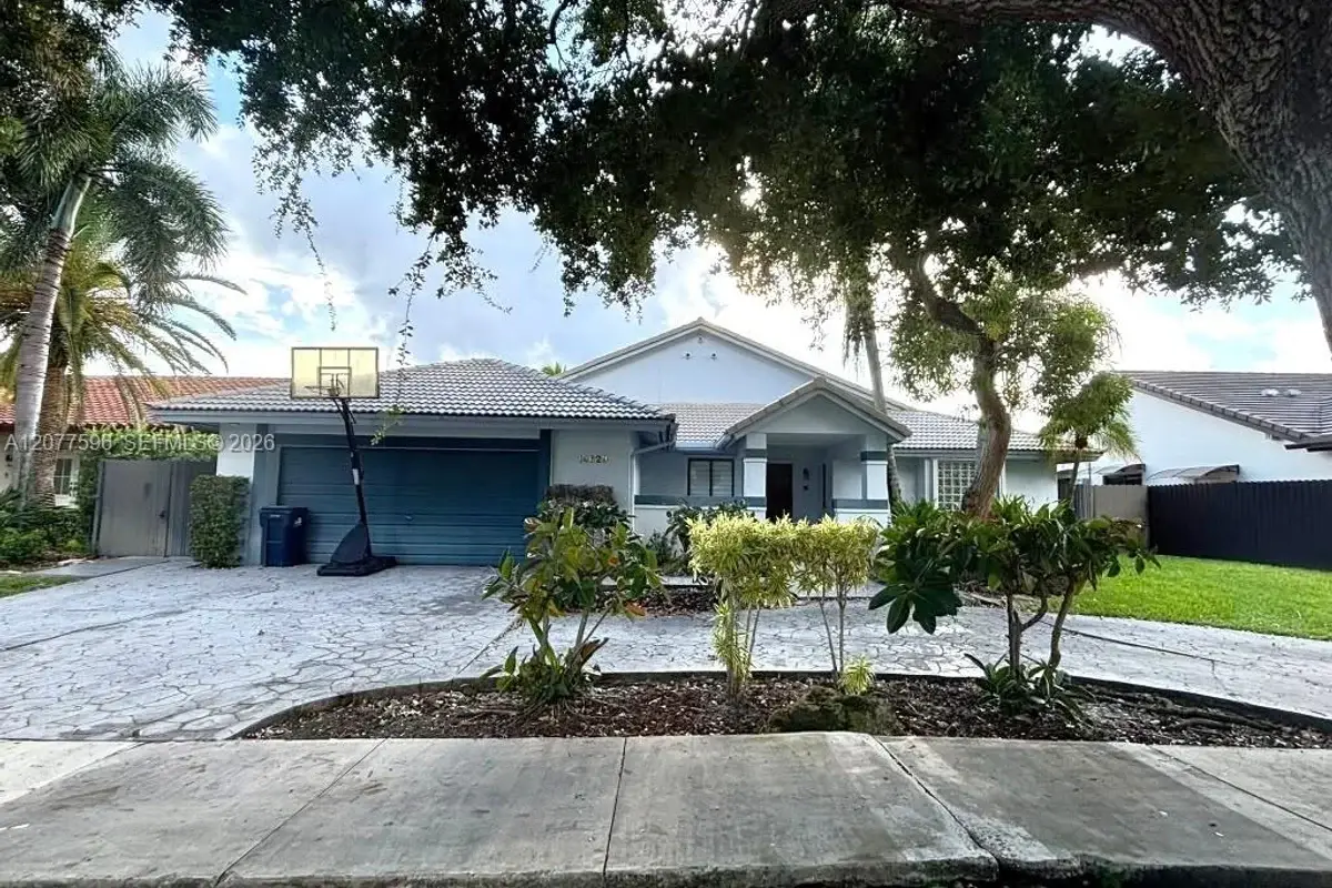 14629 Glencairn Rd, Miami Lakes: photo 1 of 24