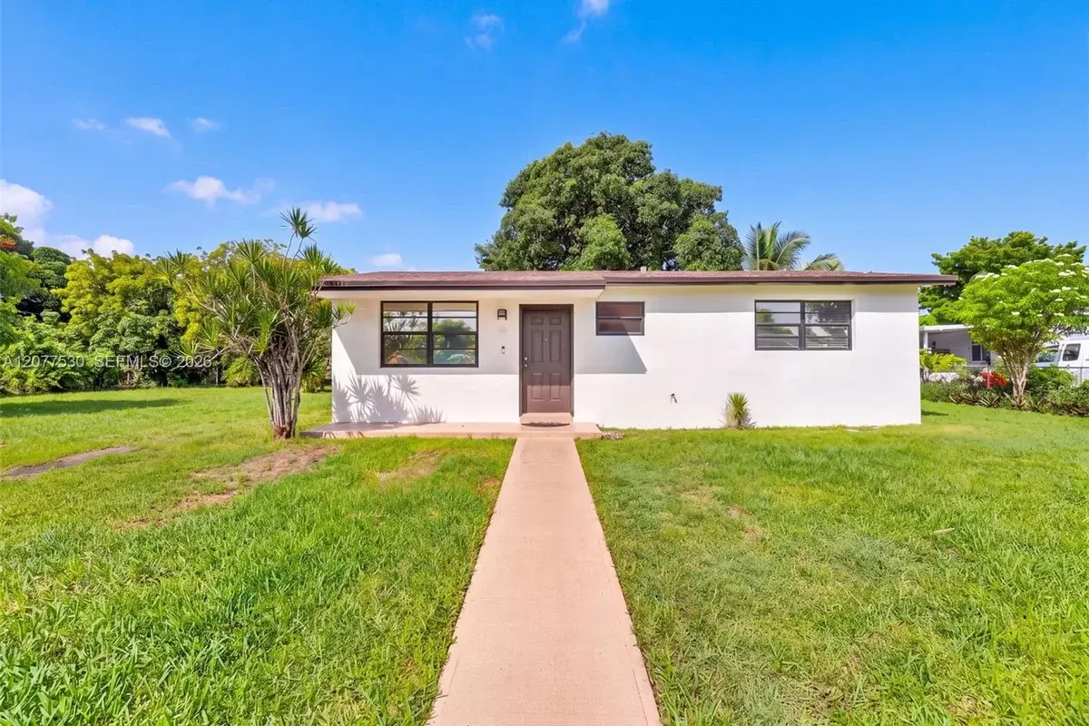 19721 SW 114th Ct, Miami: photo 1 of 34