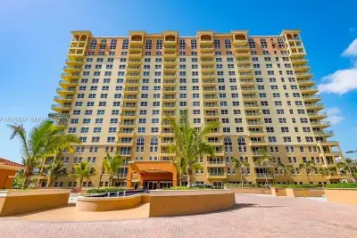 Condo in Hallandale Beach: photo 1 of 29