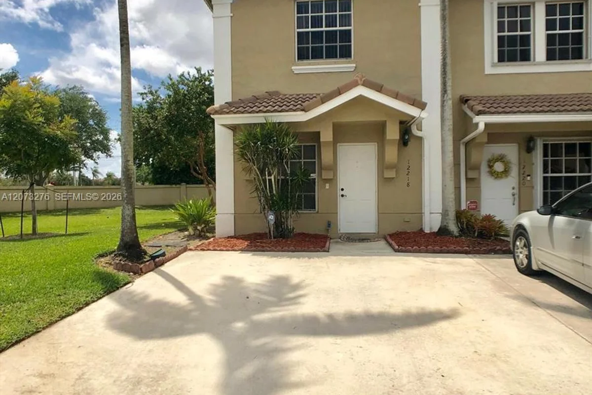 12218 SW 8th Ct, Pembroke Pines: photo 1 of 31