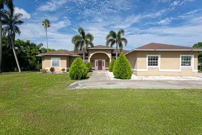 173 S Greenstar Ave, Pahokee: photo 1 of 76