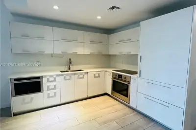 45 SW 9th St #1202, Miami: photo 1 of 17