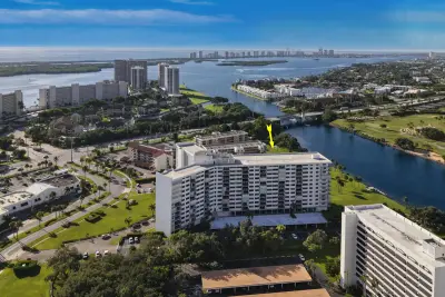 336 Golfview Rd #605, North Palm Beach: photo 1 of 24
