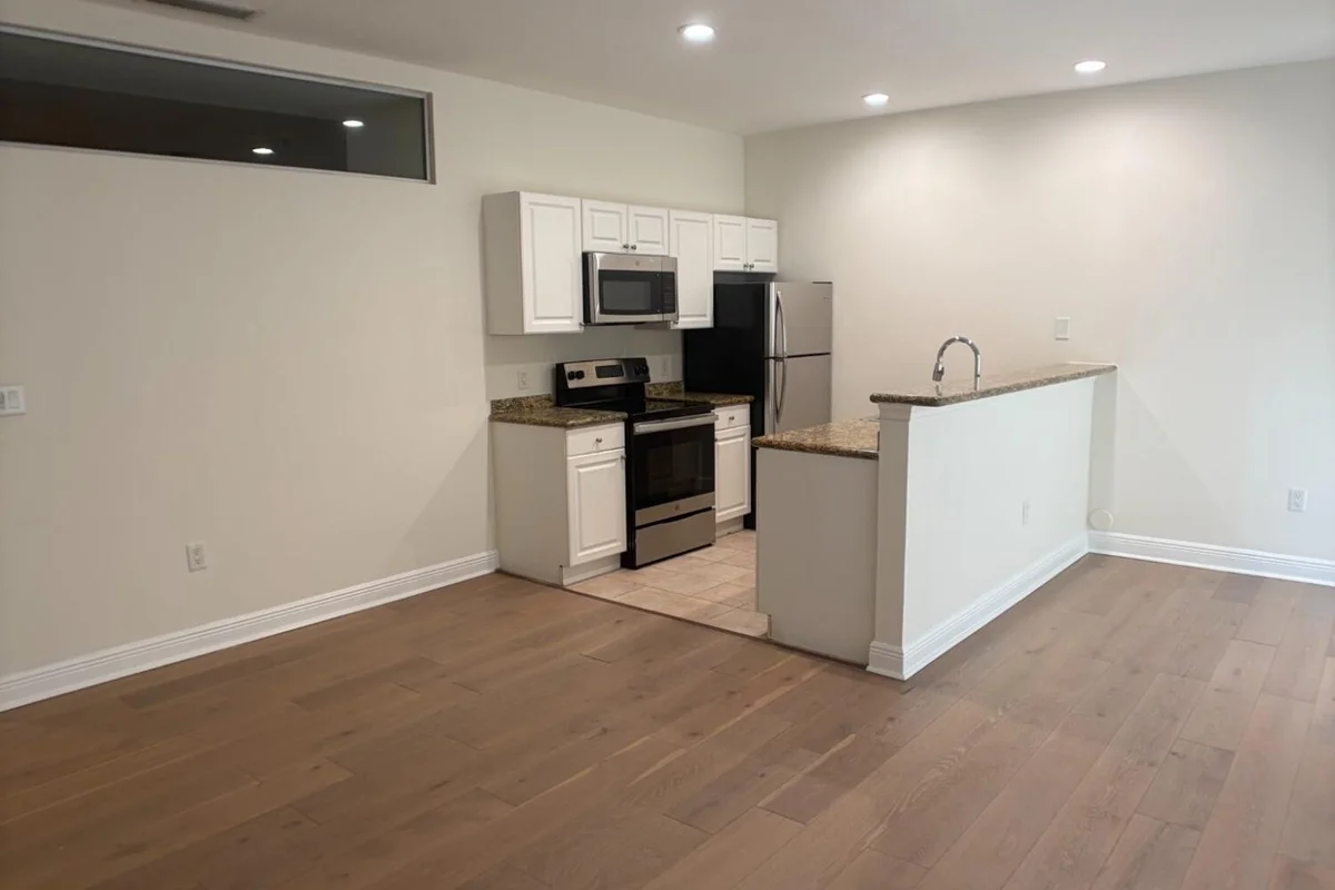 150 SE 3rd Ave #13, Miami: photo 1 of 19