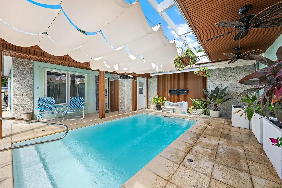 447 27th St, West Palm Beach: photo 1 of 9