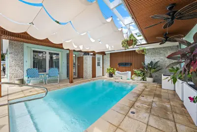 447 27th St, West Palm Beach: photo 1 of 9