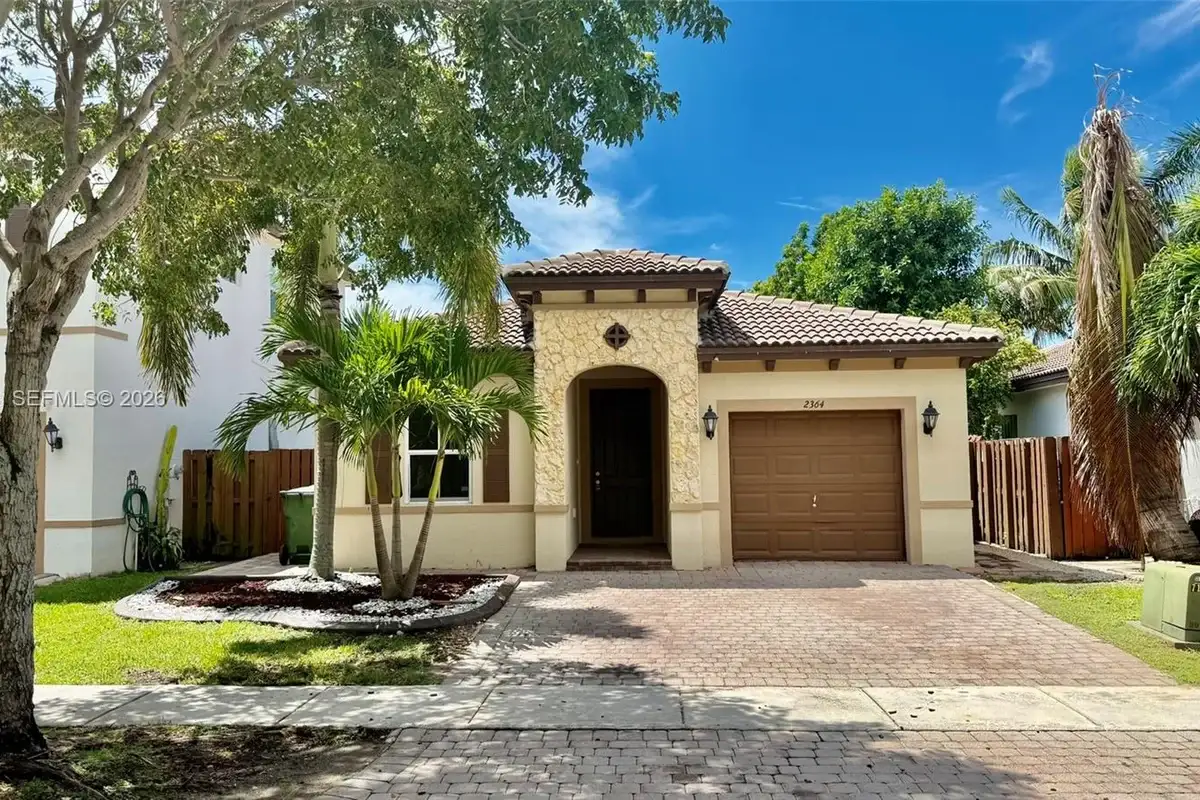 2364 NE 4th St, Homestead: photo 1 of 26