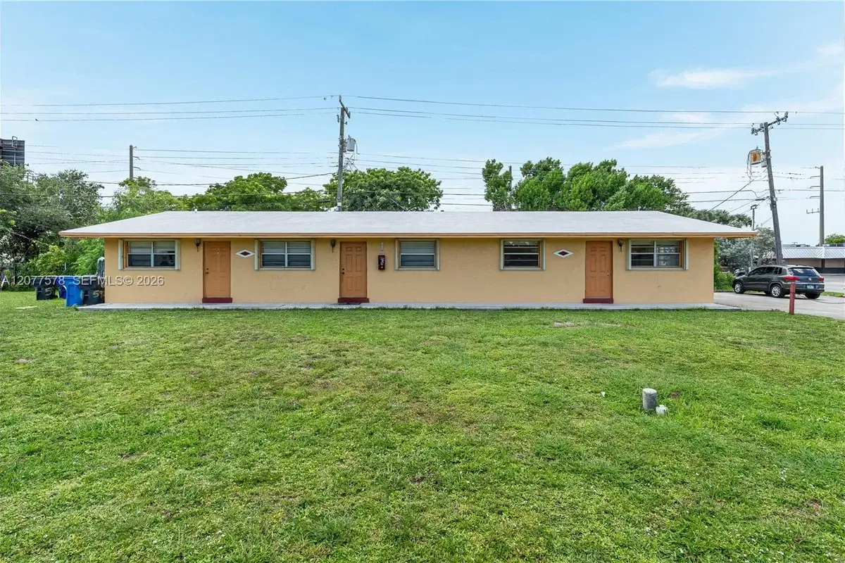 5926 SW 27th St #B, West Park: photo 1 of 11