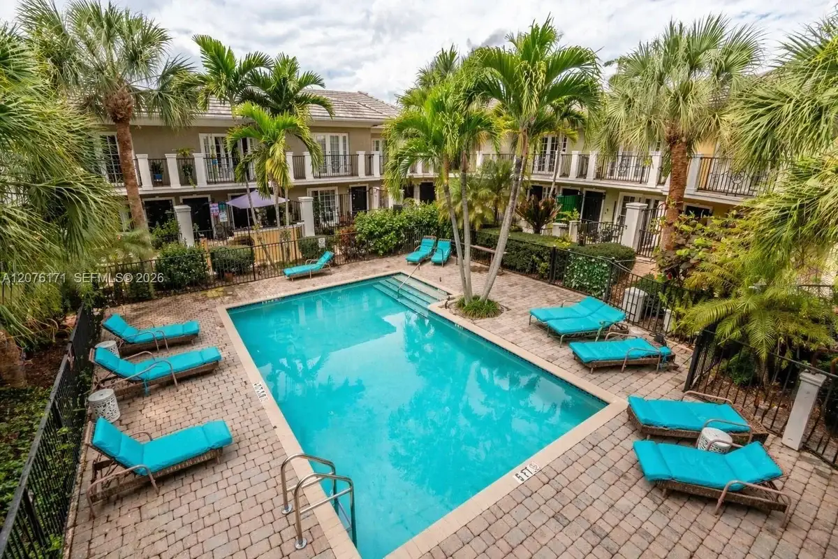 1000 Palm Trl #8, Delray Beach: photo 1 of 17