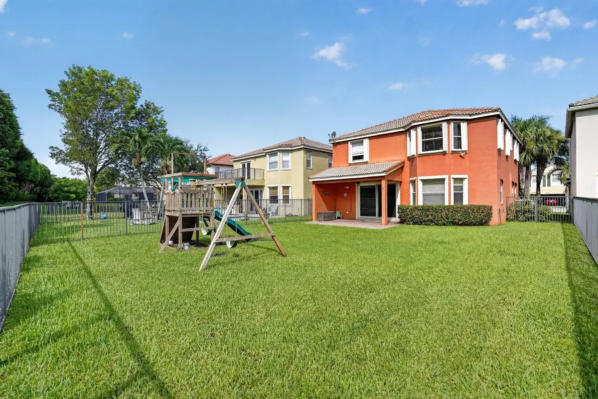 9135 Dupont Pl, Wellington: photo 1 of 90