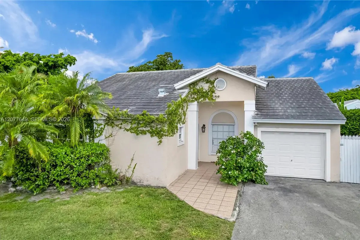 6352 SW 112th Pl, Miami: photo 1 of 25