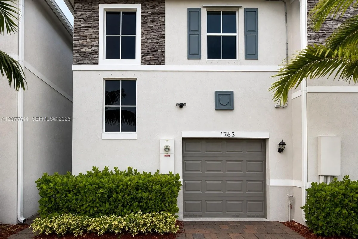 1763 SE 8th Ter, Homestead: photo 1 of 17