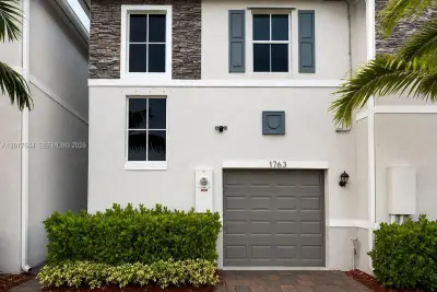 1763 SE 8th Ter, Homestead: photo 1 of 17