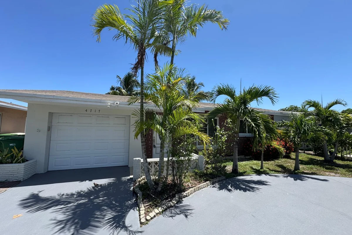 4717 NW 49th Pl, Tamarac: photo 1 of 21