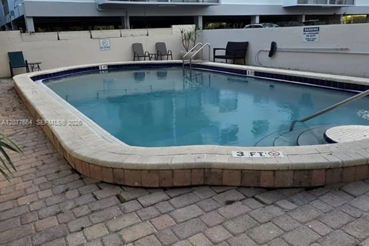 1130 11th St #5H, Miami Beach: photo 1 of 20