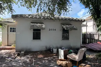2034 Jefferson St, Hollywood: photo 1 of 14
