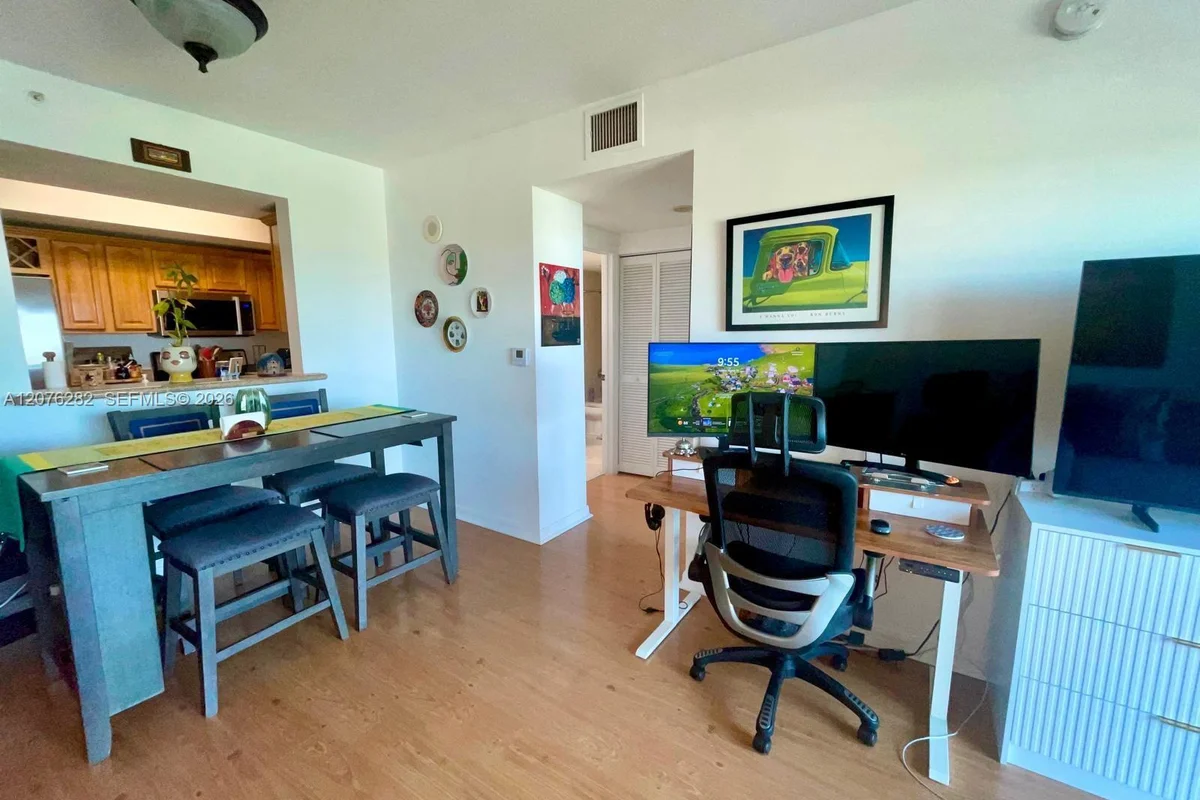 4242 NW 2nd St #1007, Miami: photo 1 of 14