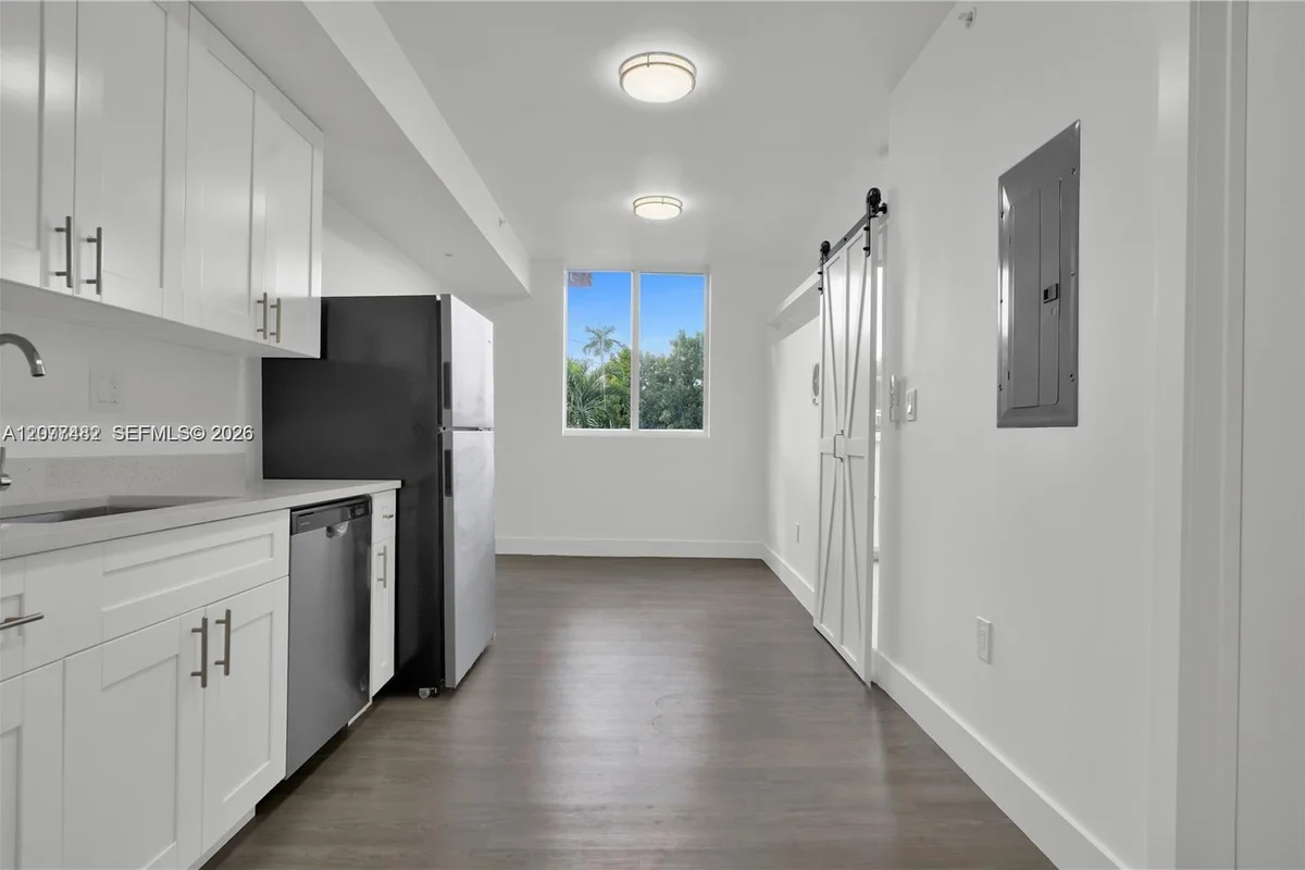 1620 NW 18th St #305, Miami: photo 1 of 17