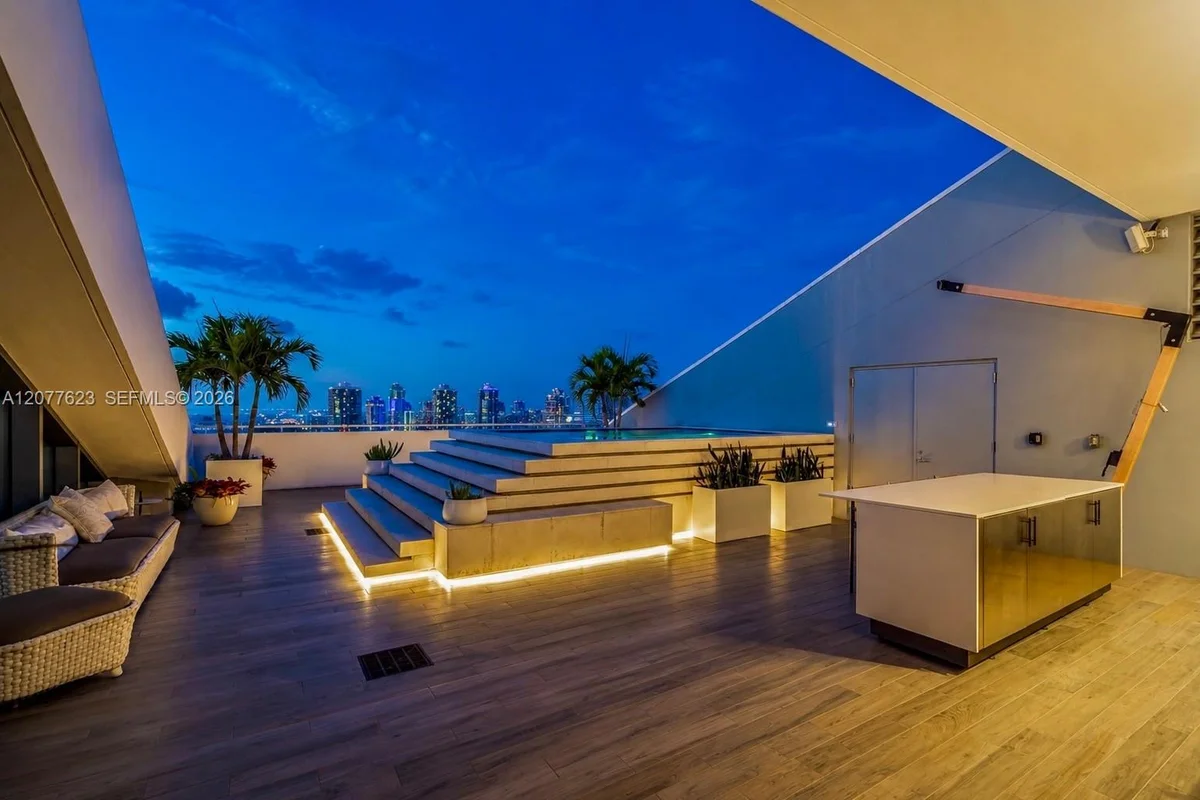 88 SW 7th St #4203, Miami: photo 1 of 45