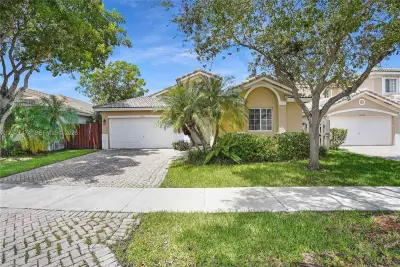 13950 SW 155th Ct, Miami: photo 1 of 45