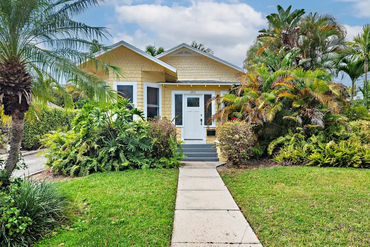1211 Florida Ave, West Palm Beach: photo 1 of 23