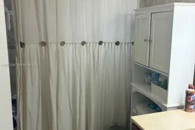 4550 NW 9th St #821E, Miami: photo 1 of 3