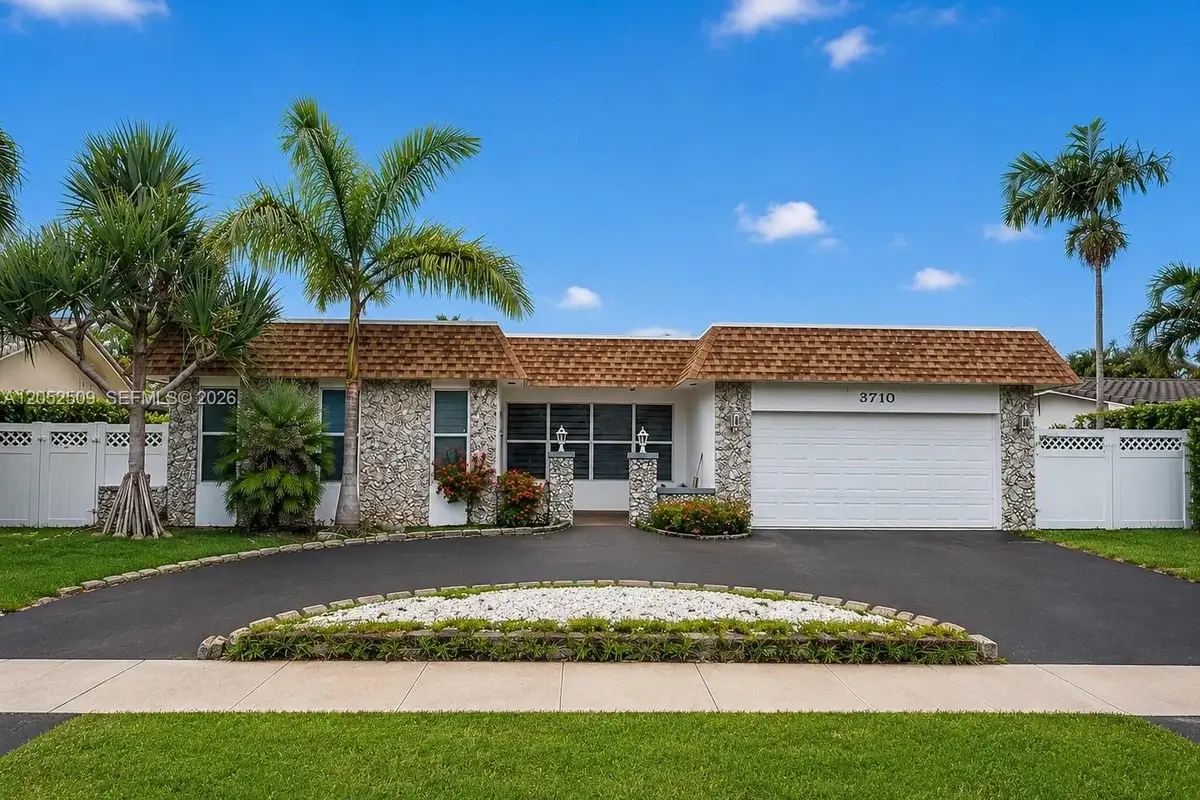 3710 N 54th Ave, Hollywood: photo 1 of 17