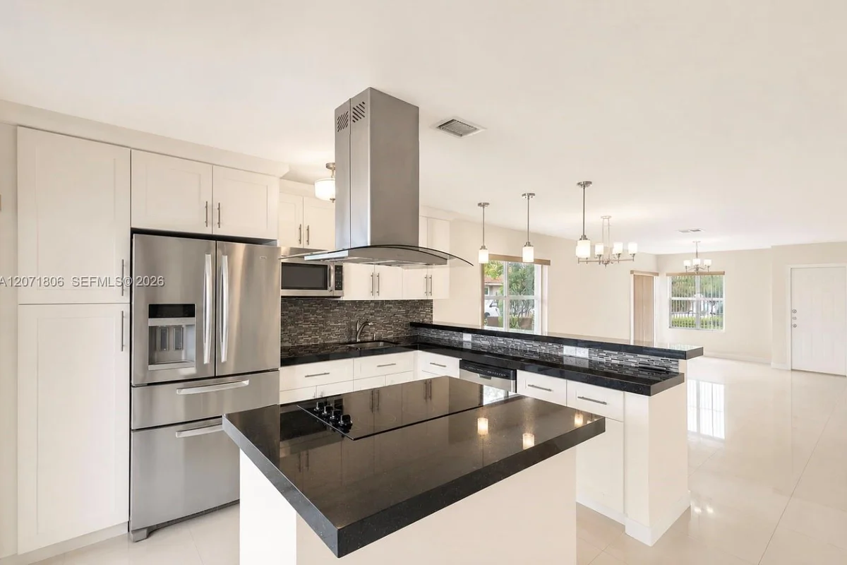 2561 W 60th Pl #102-1, Hialeah: photo 1 of 20