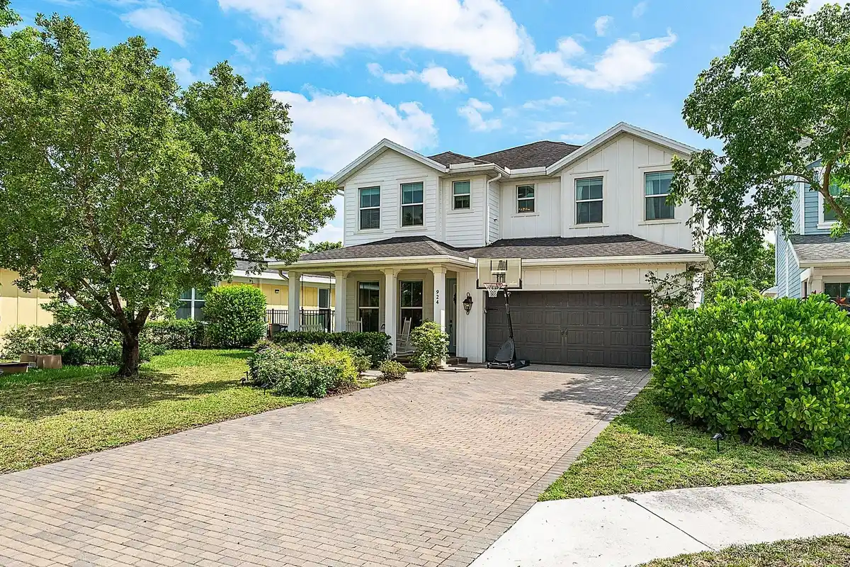 924 Deer Haven Dr, The Acreage: photo 1 of 101