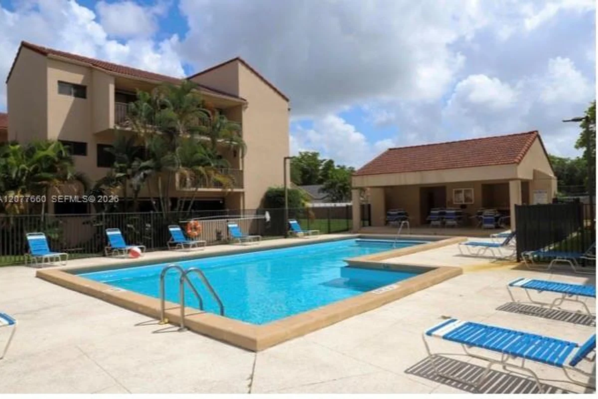 6305 Gage Pl #309A, Miami Lakes: photo 1 of 30