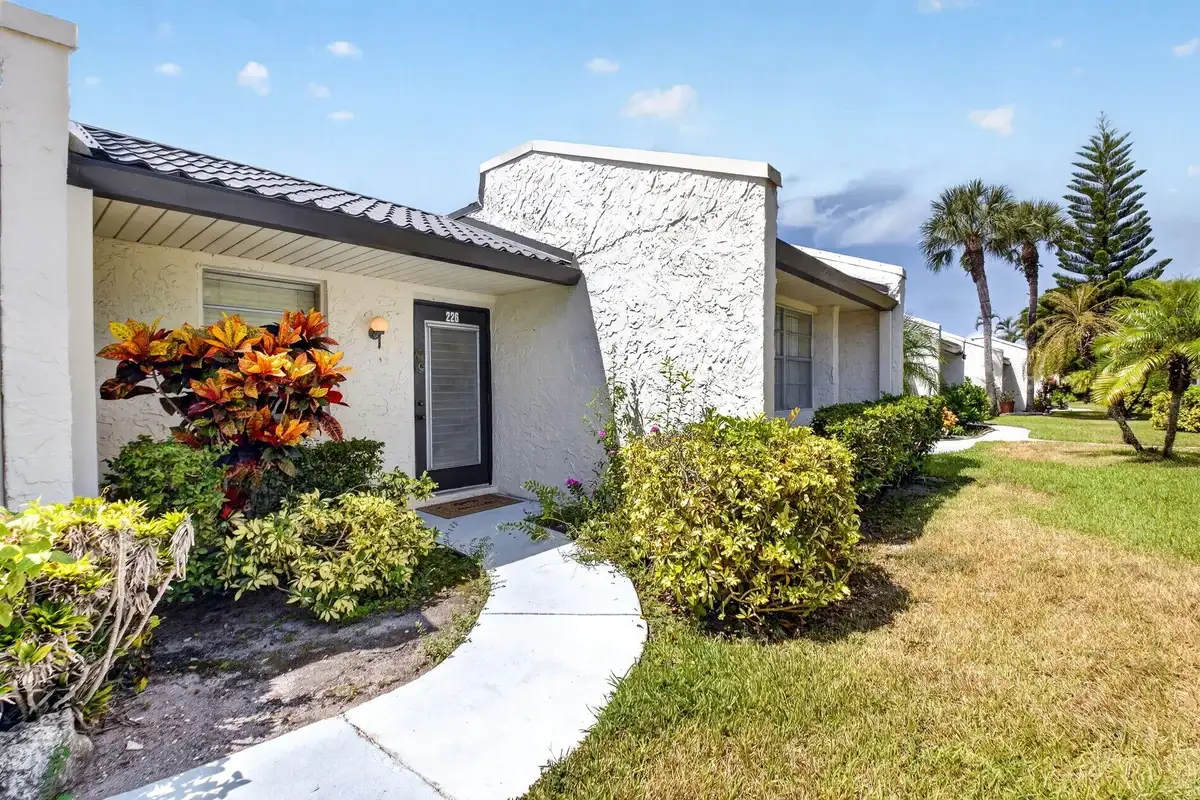 226 Lake Constance Dr, West Palm Beach: photo 1 of 59