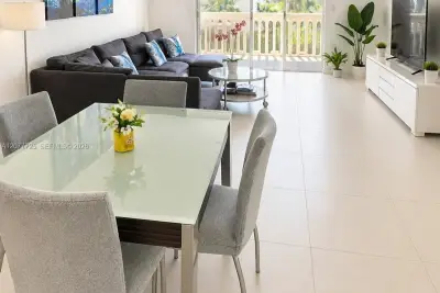 610 NE 12th Ave #308, Hallandale Beach: photo 1 of 17