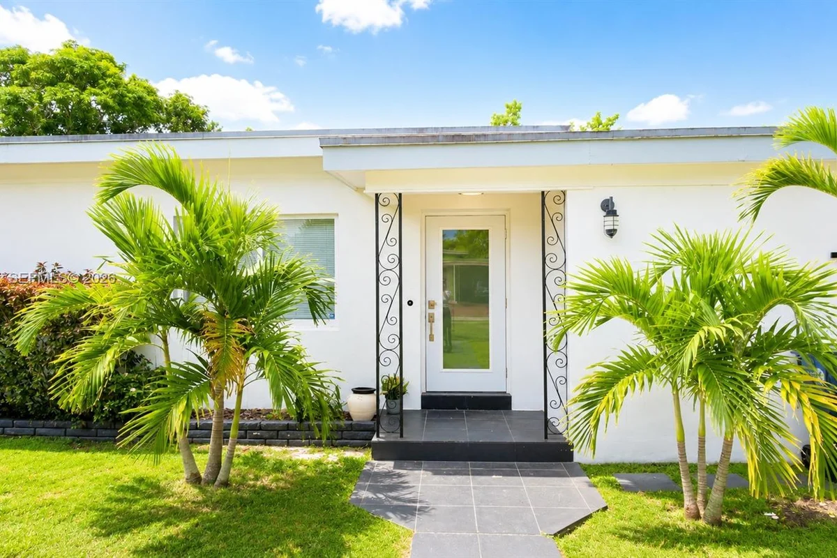 6566 SW 52nd Ter, South Miami: photo 1 of 10