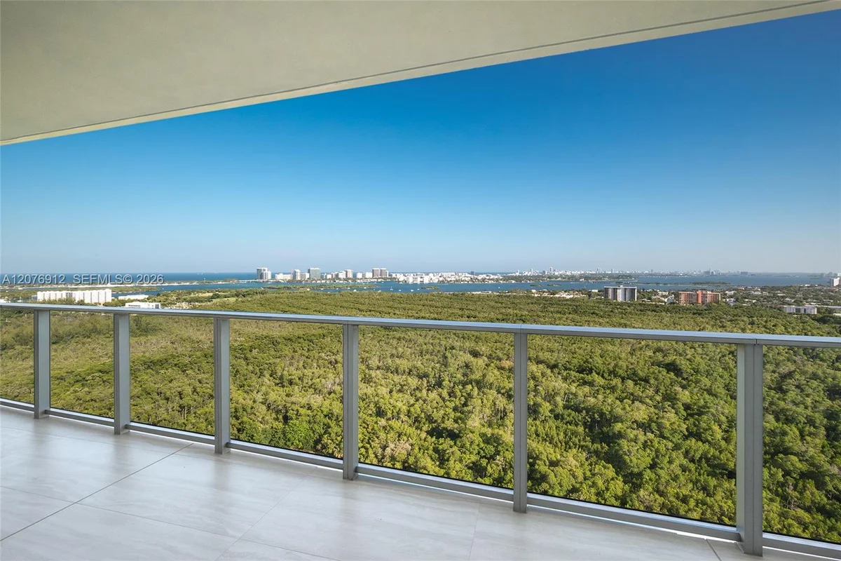 2411 Laguna Cir #2402, North Miami: photo 1 of 73
